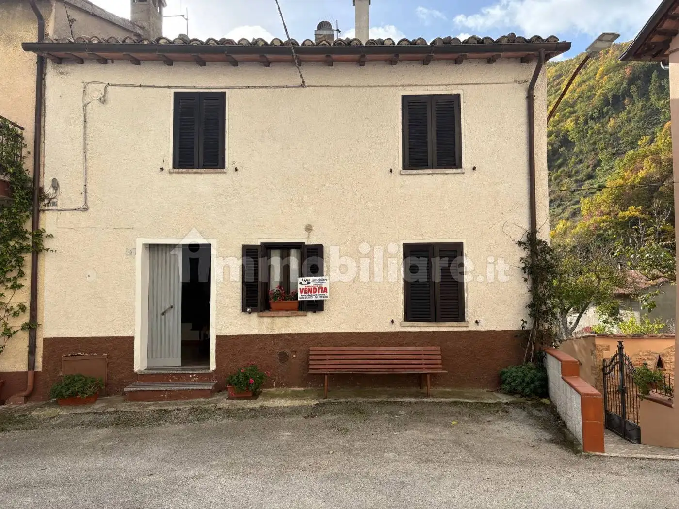 Villa in vendita a Scheggia e Pascelupo