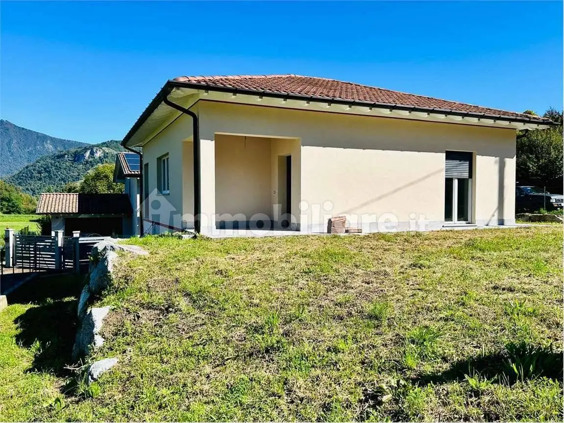 Villa in vendita a Leggiuno