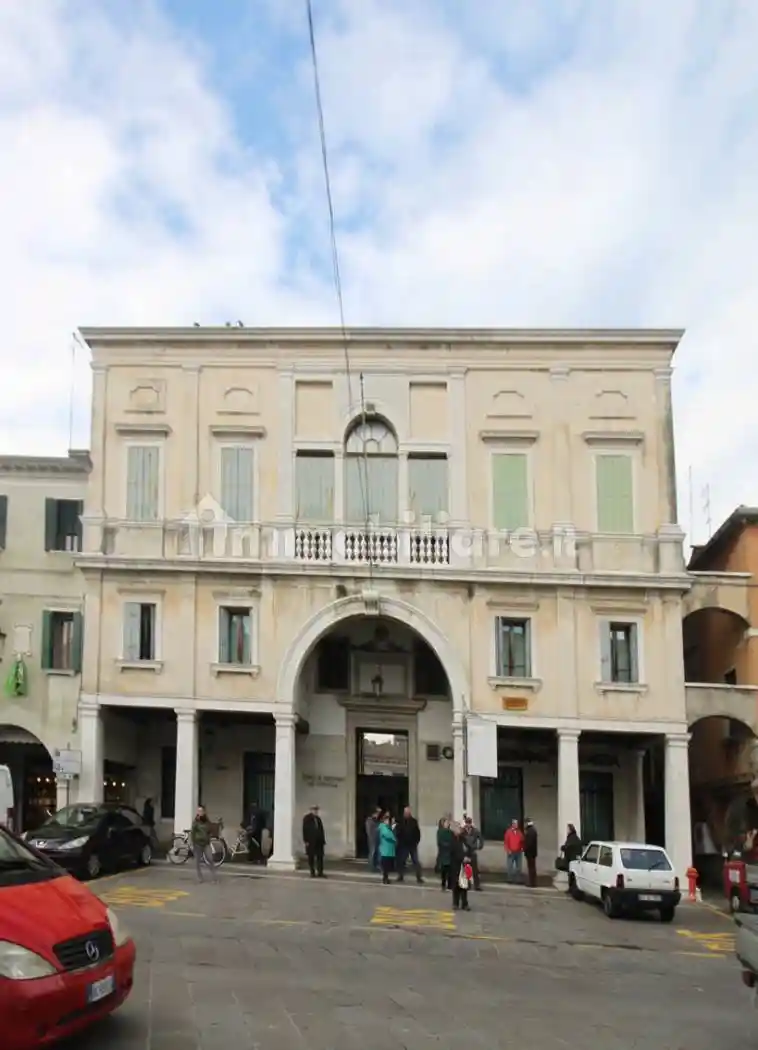 Palazzo - Edificio in vendita a Chioggia