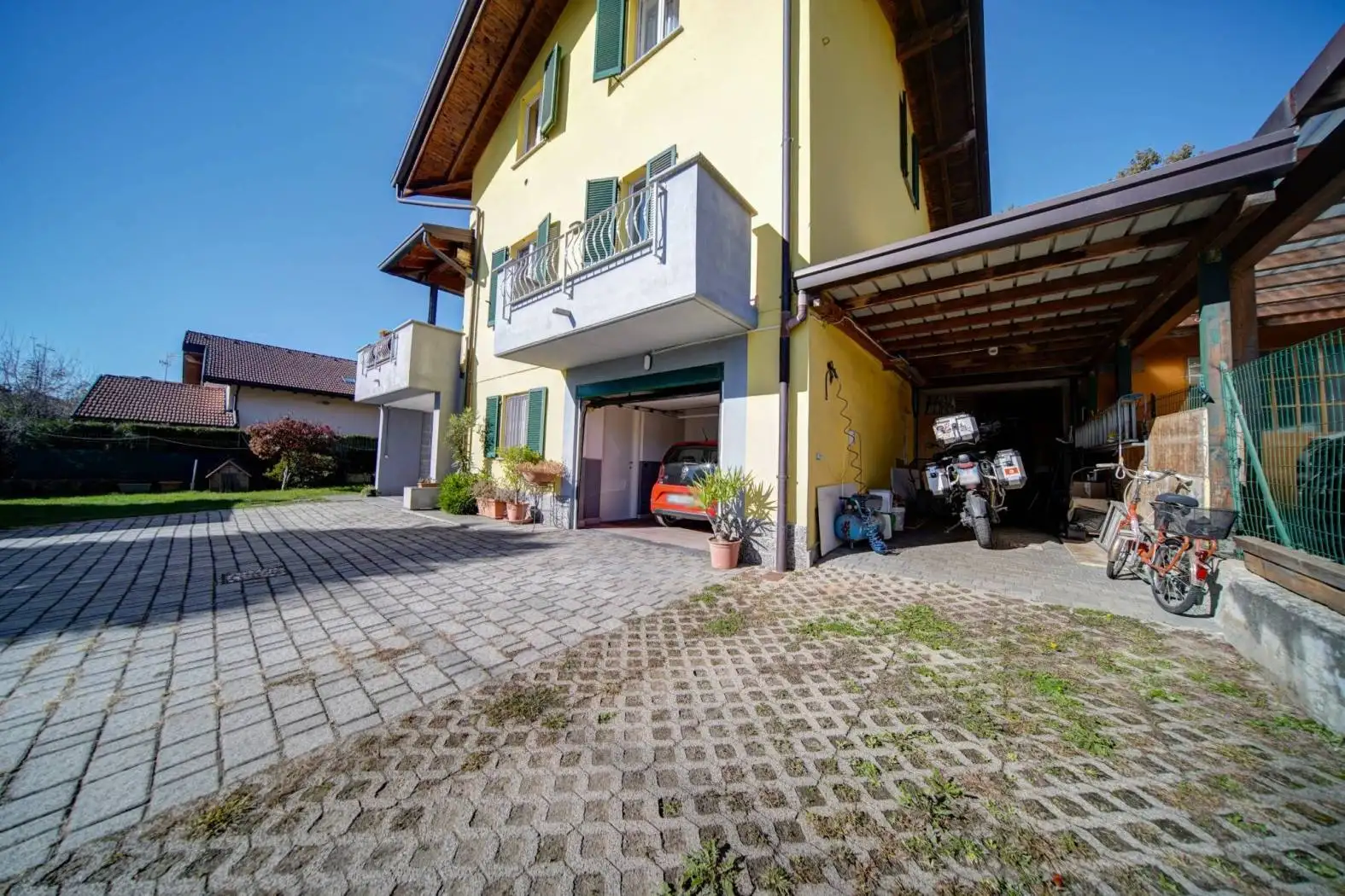 Villa in vendita a Besnate