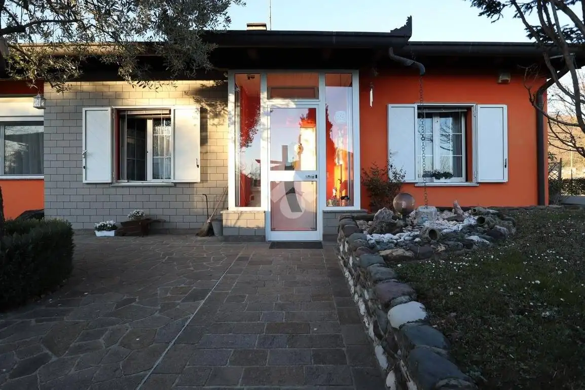 Villa in vendita a Magnano in Riviera