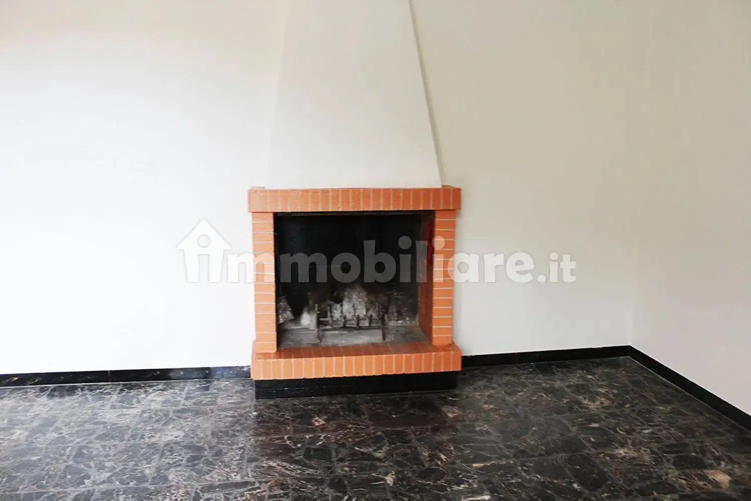 Trilocale piazza Del Pino, Centro, Borgo Pace - foto 2