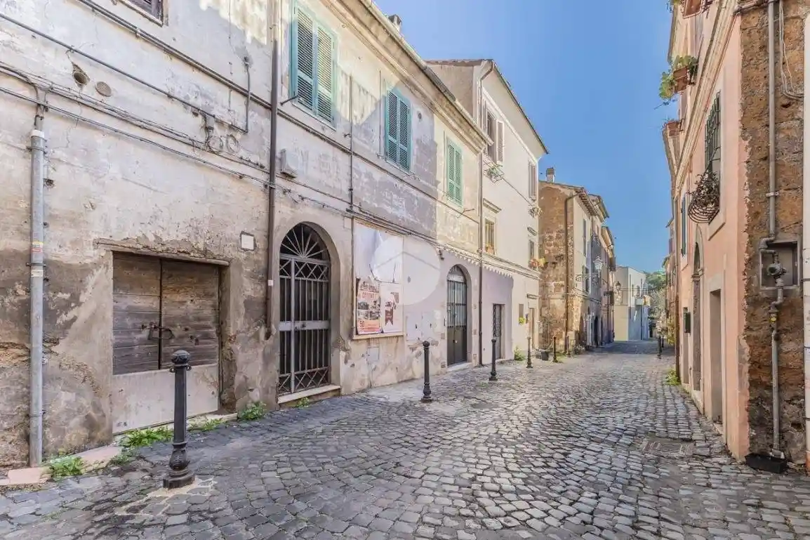 Trilocale via Don Giovanni Minzoni 16, Centro, Civita Castellana - foto 2
