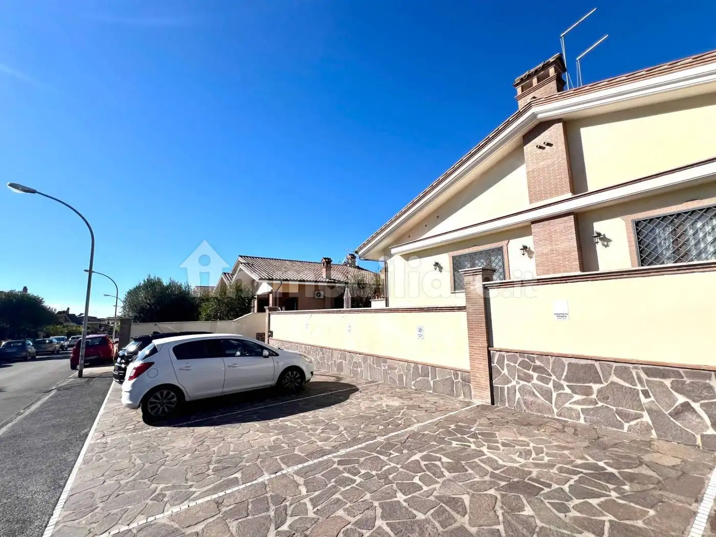 Villa plurifamiliare in vendita a Roma