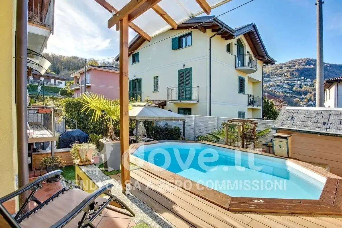 Villetta a schiera in vendita a Lavena Ponte Tresa