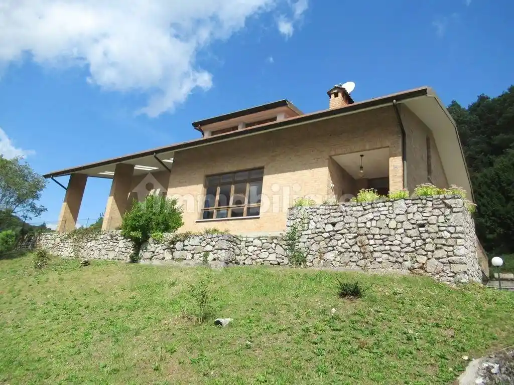 Villa unifamiliare via Roma 36, Centro, Cavazzo Carnico - foto 2