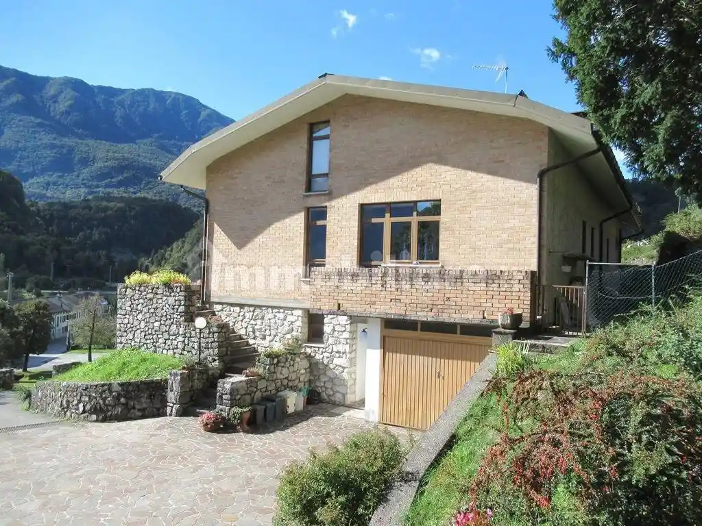 Villa unifamiliare via Roma 36, Centro, Cavazzo Carnico - foto 3