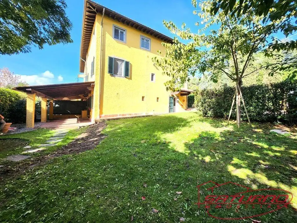 Casa indipendente in vendita a Lucca