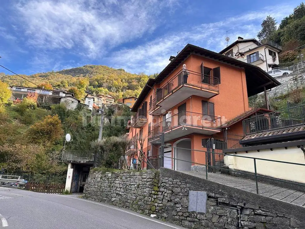 Appartamento in vendita a Lezzeno