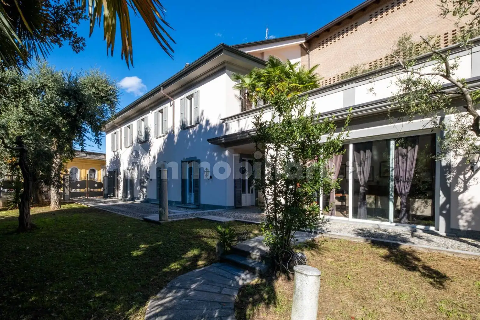 Villa in vendita a Monticello Brianza