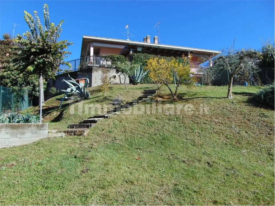 Villa in vendita a Casciago