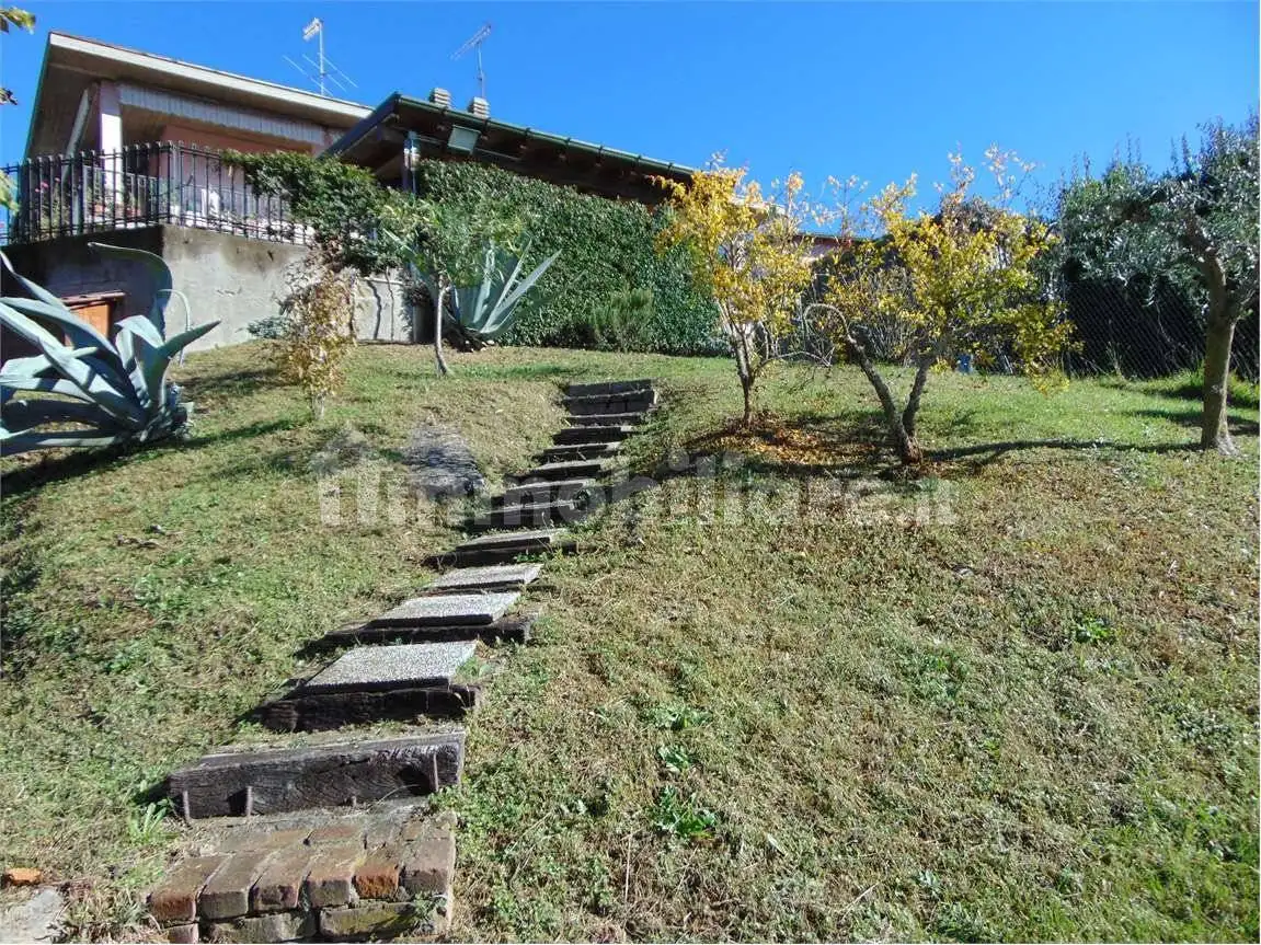 Villa bifamiliare via del Chioso, 1/b, Centro, Casciago - foto 2