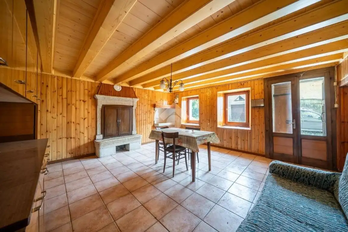 Rustico - Casale in vendita a Erbezzo