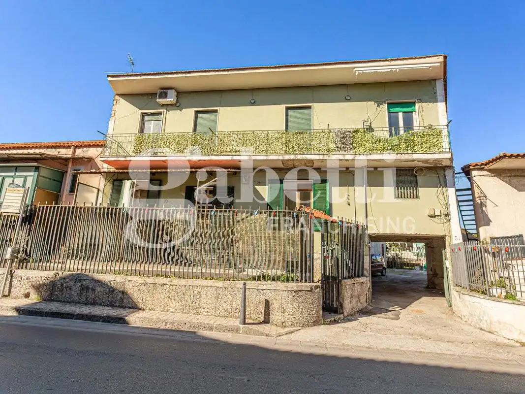 Palazzo - Edificio in vendita a Mugnano di Napoli