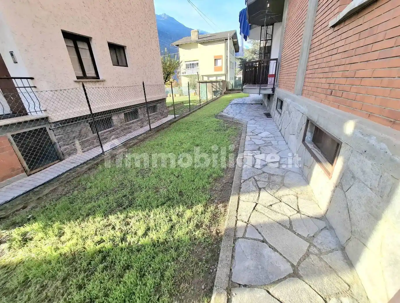 Trilocale via Martiri della Libertà 7, Centro, Chatillon - foto 2