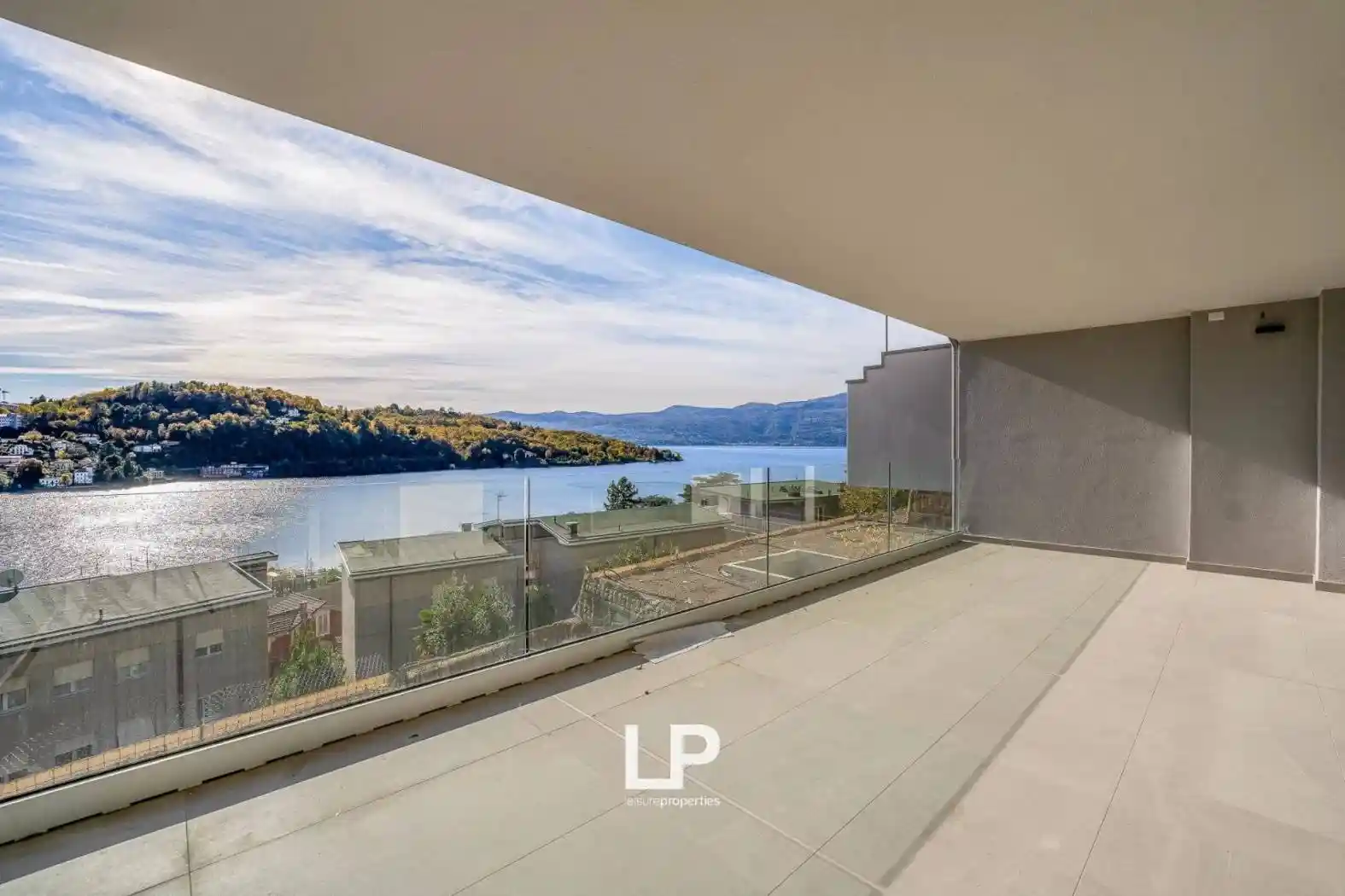 Appartamento in vendita a Laveno-Mombello