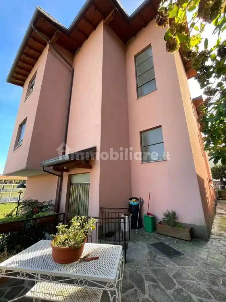 Appartamento in vendita a Montano Lucino