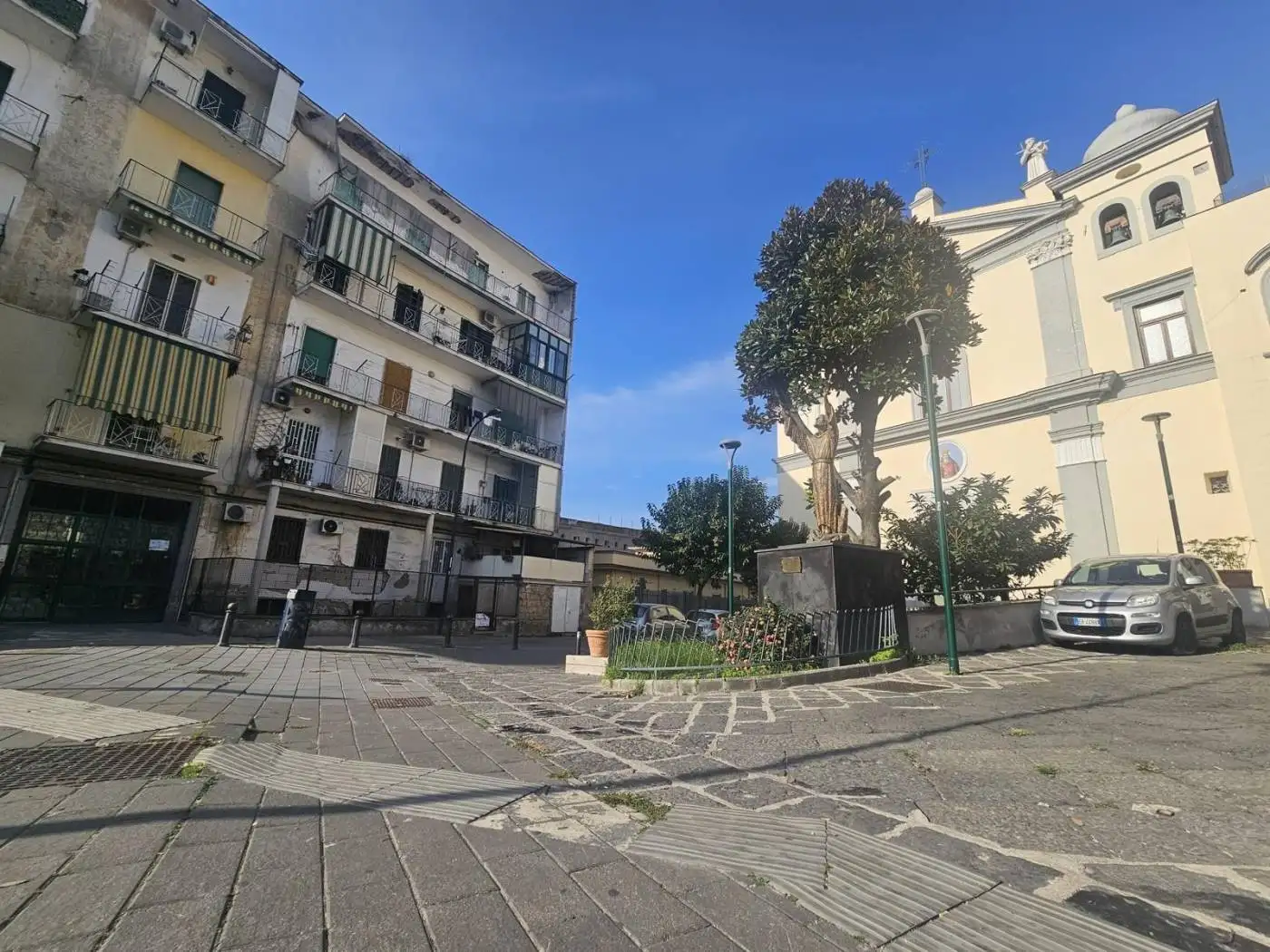 Appartamento in vendita a Napoli
