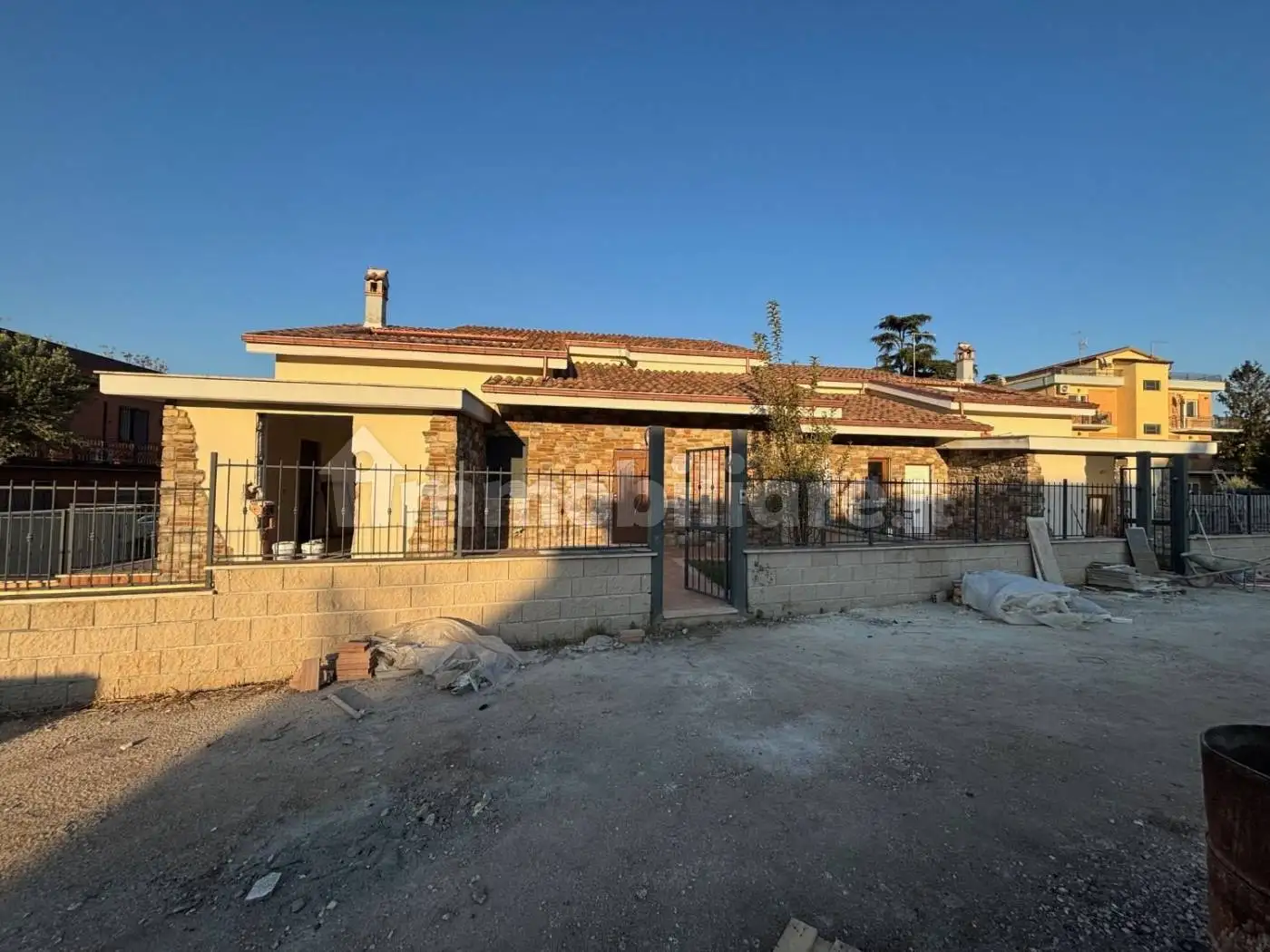 Villa bifamiliare in vendita a Roma