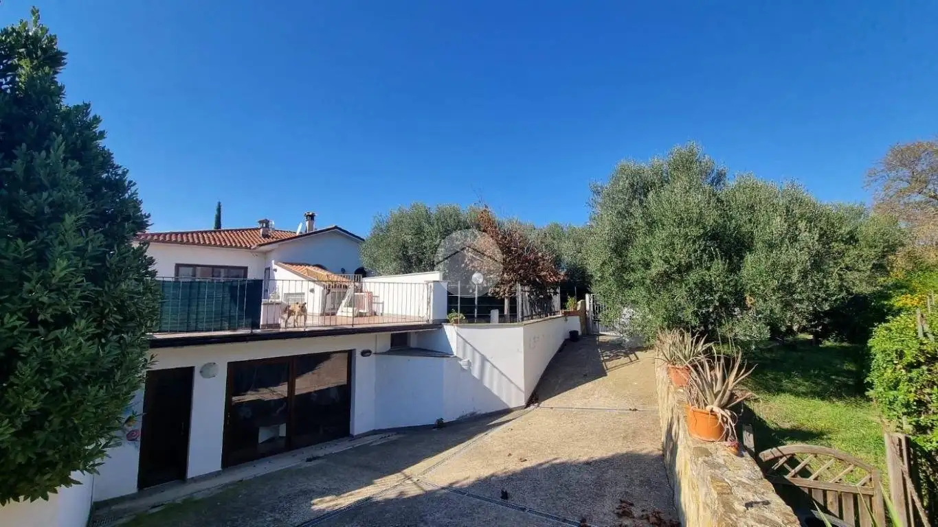 Villa in vendita a Viterbo