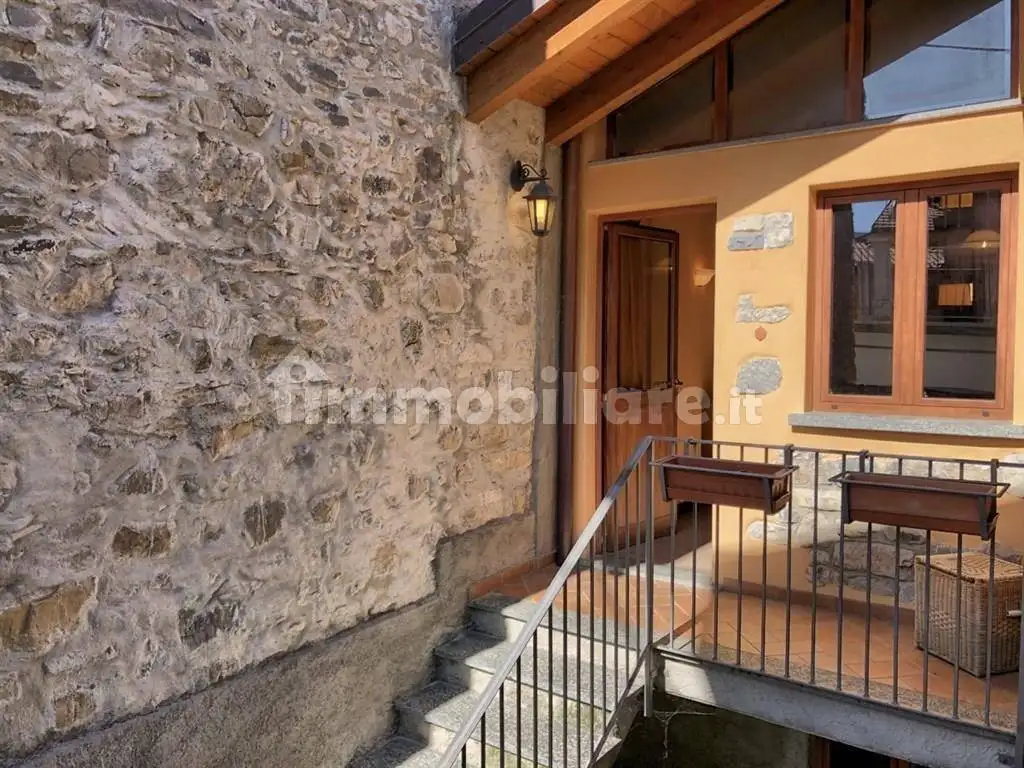 Casa indipendente in affitto a Lierna