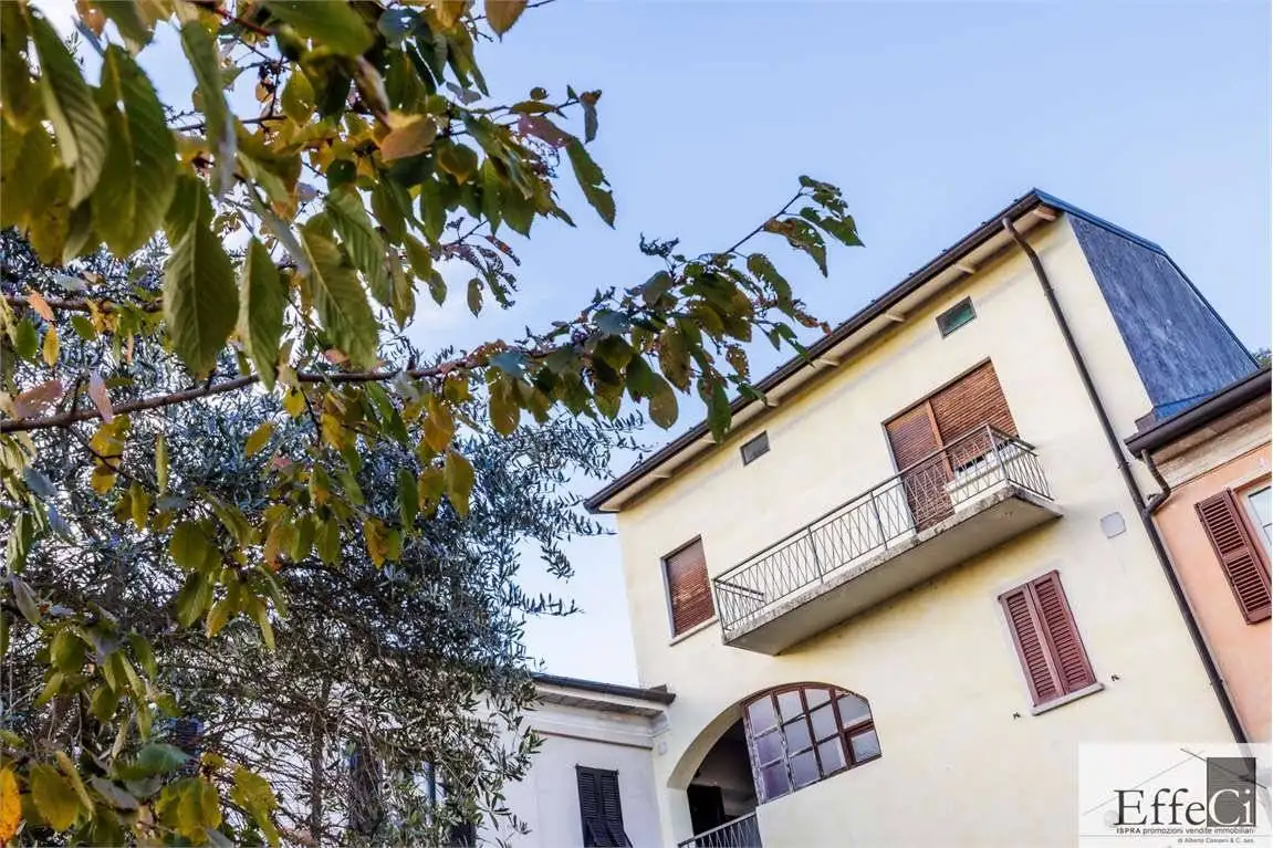 Appartamento in vendita a Ispra
