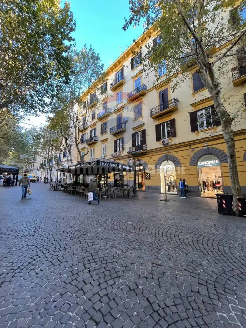 Appartamento in vendita a Napoli