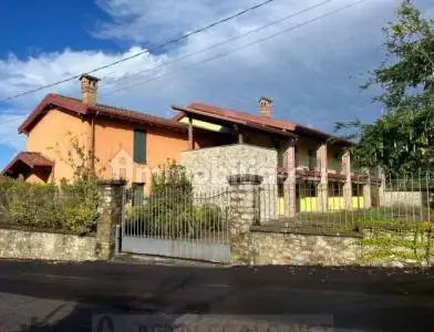 Palazzo - Stabile in asta a Momperone