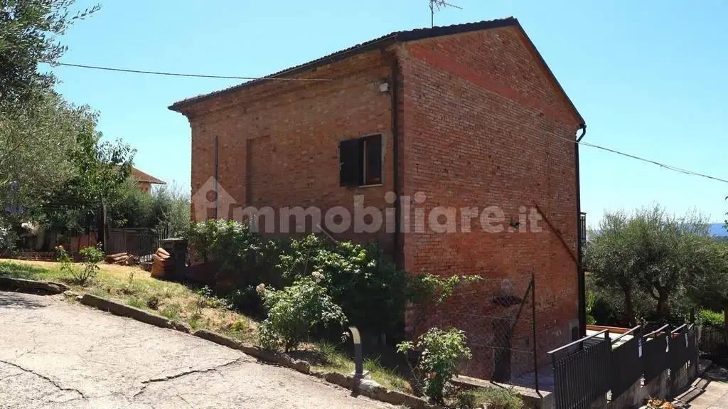 Terratetto unifamiliare 115 m², buono stato, Chiusi Scalo, Chiusi - foto 5