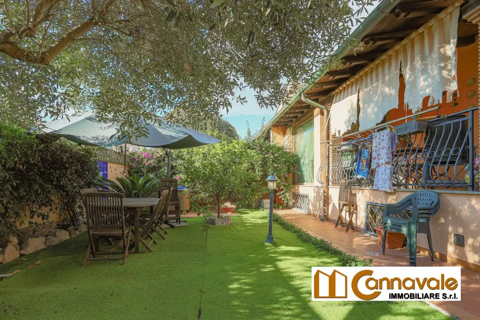 Villa bifamiliare in vendita a Roma