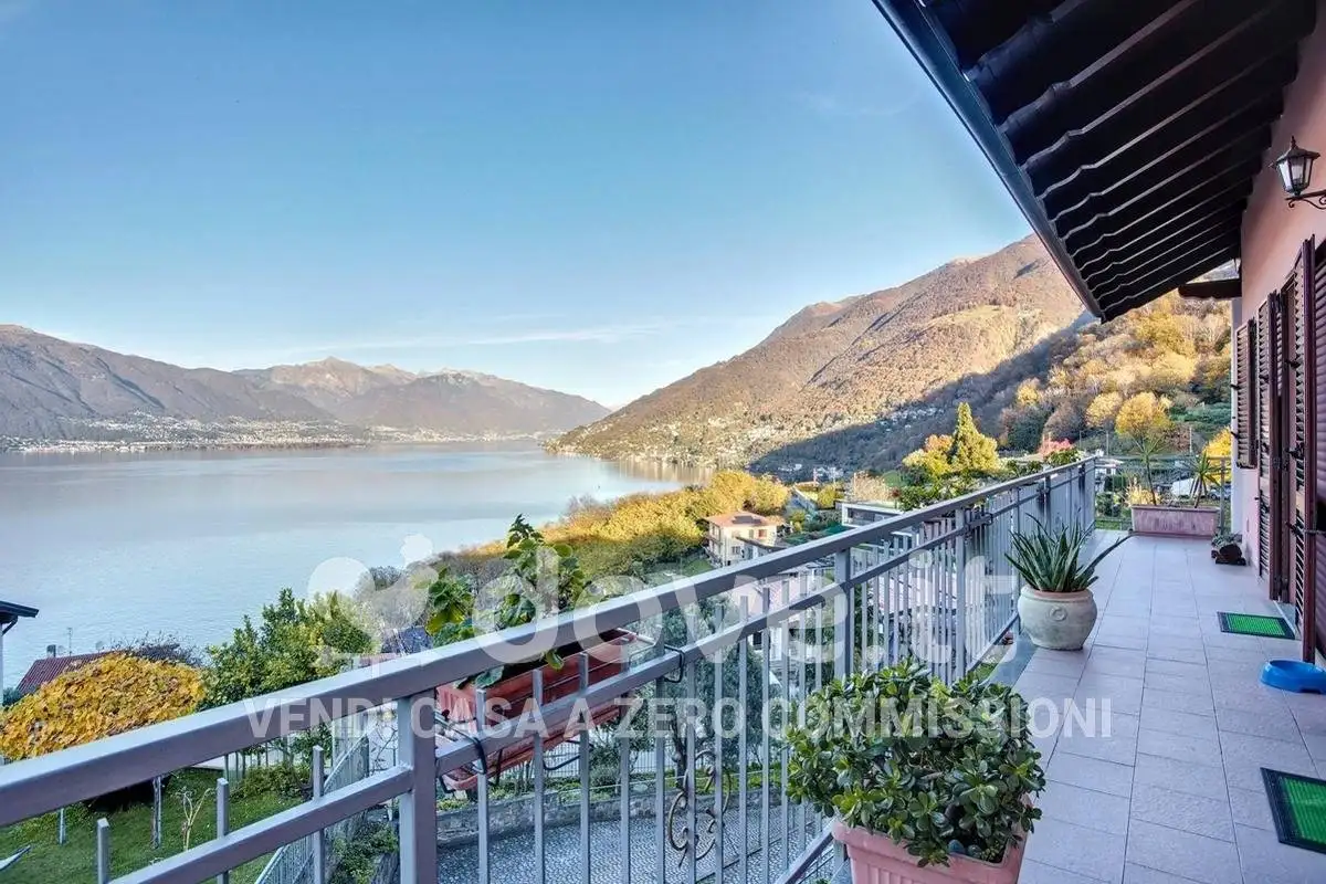 Villa in vendita a Maccagno con Pino e Veddasca