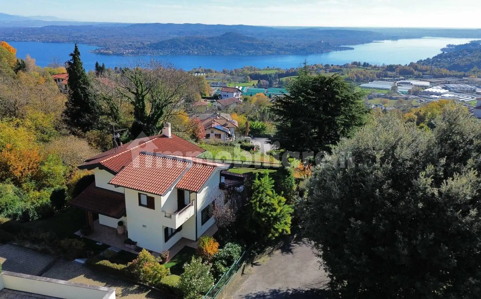 Villa in vendita a Nebbiuno