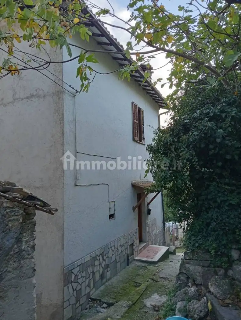 Casa indipendente in vendita a Spoleto