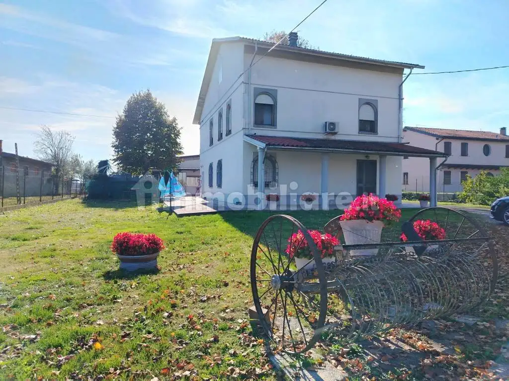 Villa in vendita a San Possidonio