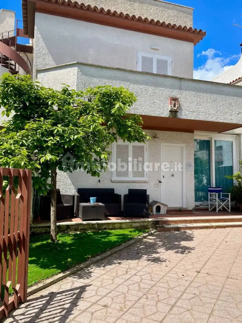 Villetta a schiera in affitto a Pomezia