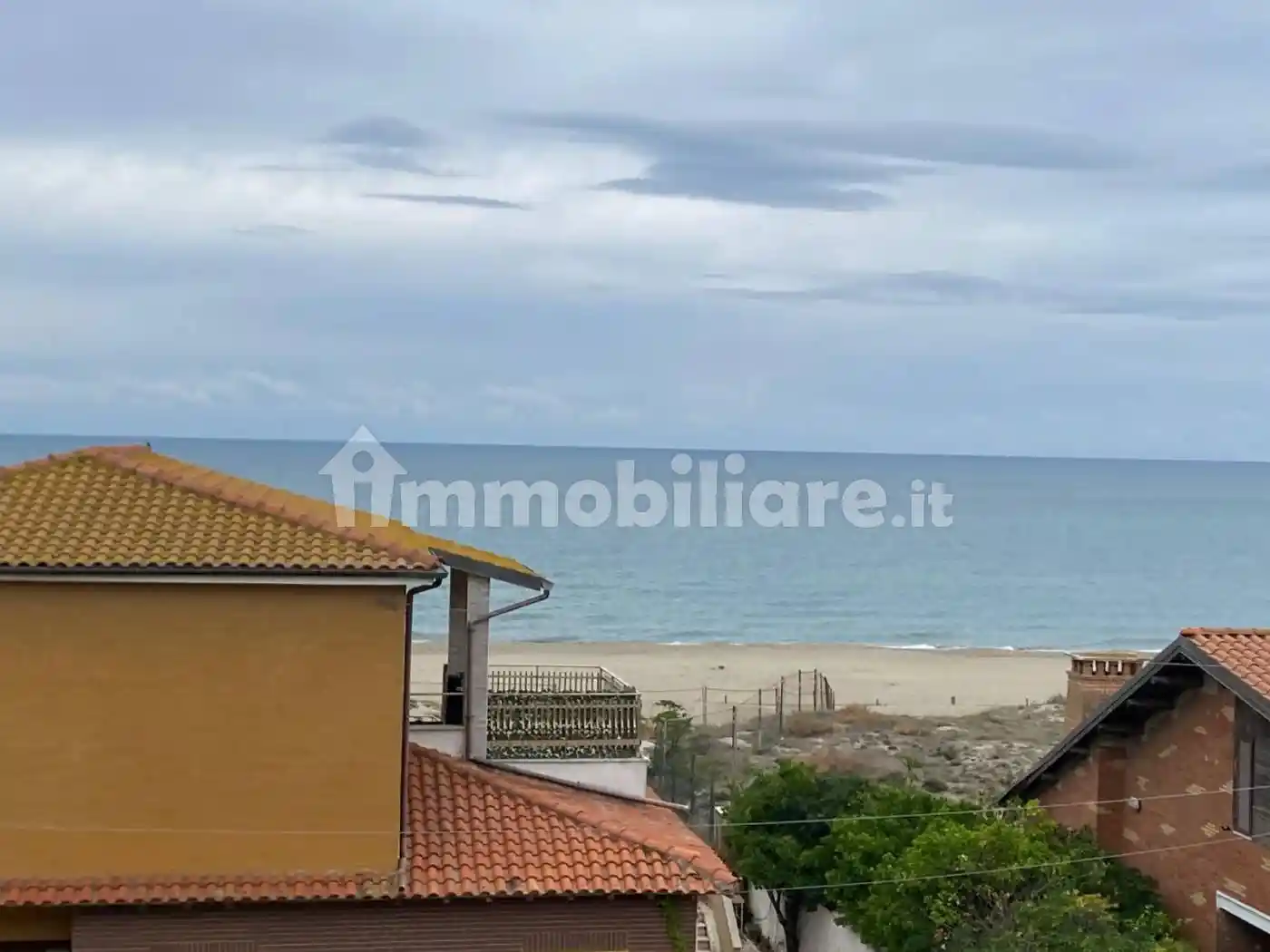Palazzo - Edificio in vendita a Pomezia