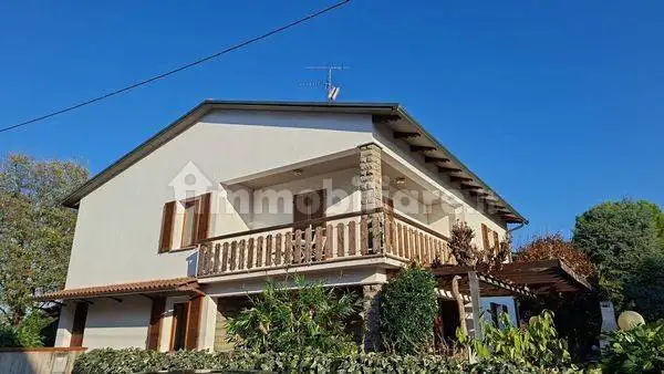 Villa in vendita a Imola