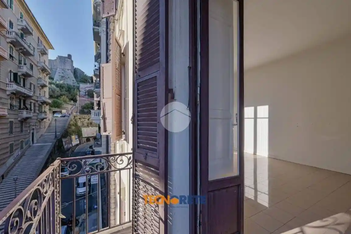 Appartamento via Alessandro Manzoni 60, Centro Storico, La Spezia - foto 2