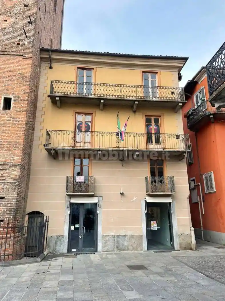 Palazzo - Edificio in vendita a Chivasso