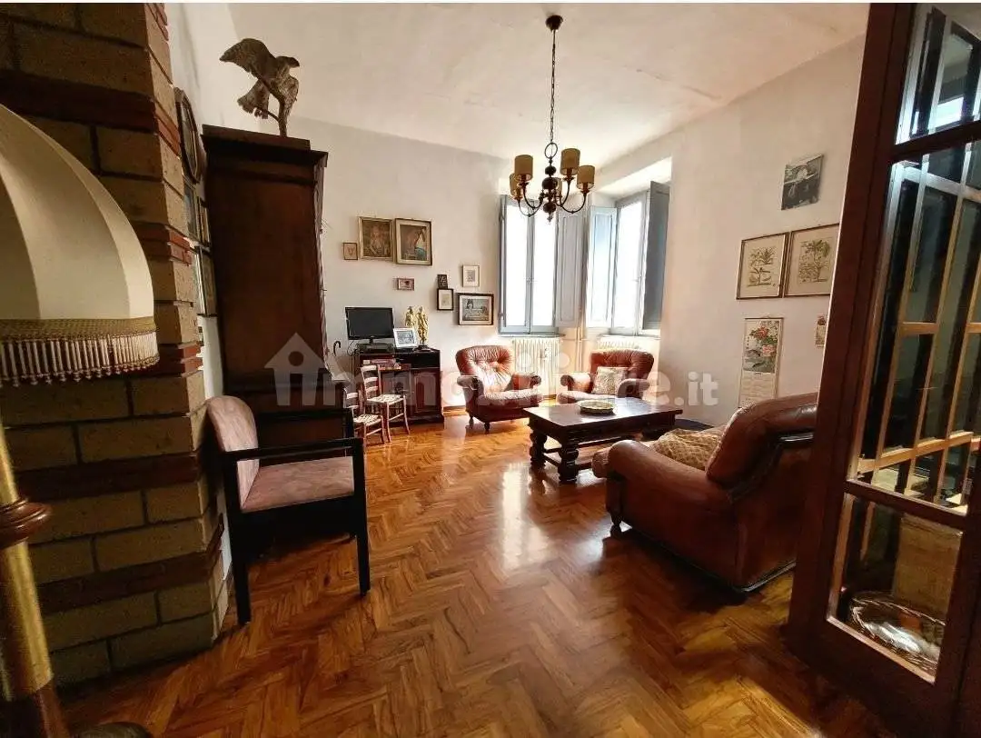 Appartamento piazza Cesare Battisti 2, Centro, Castell'Azzara - foto 3