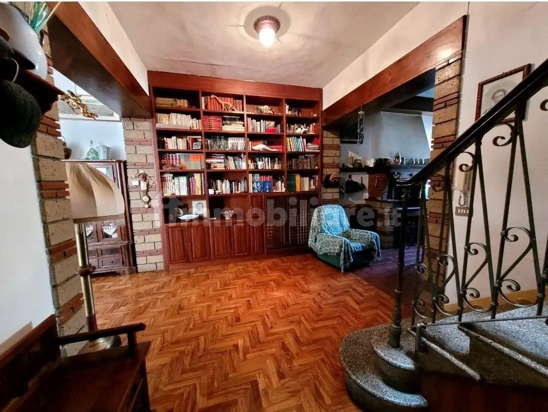 Appartamento piazza Cesare Battisti 2, Centro, Castell'Azzara - foto 5