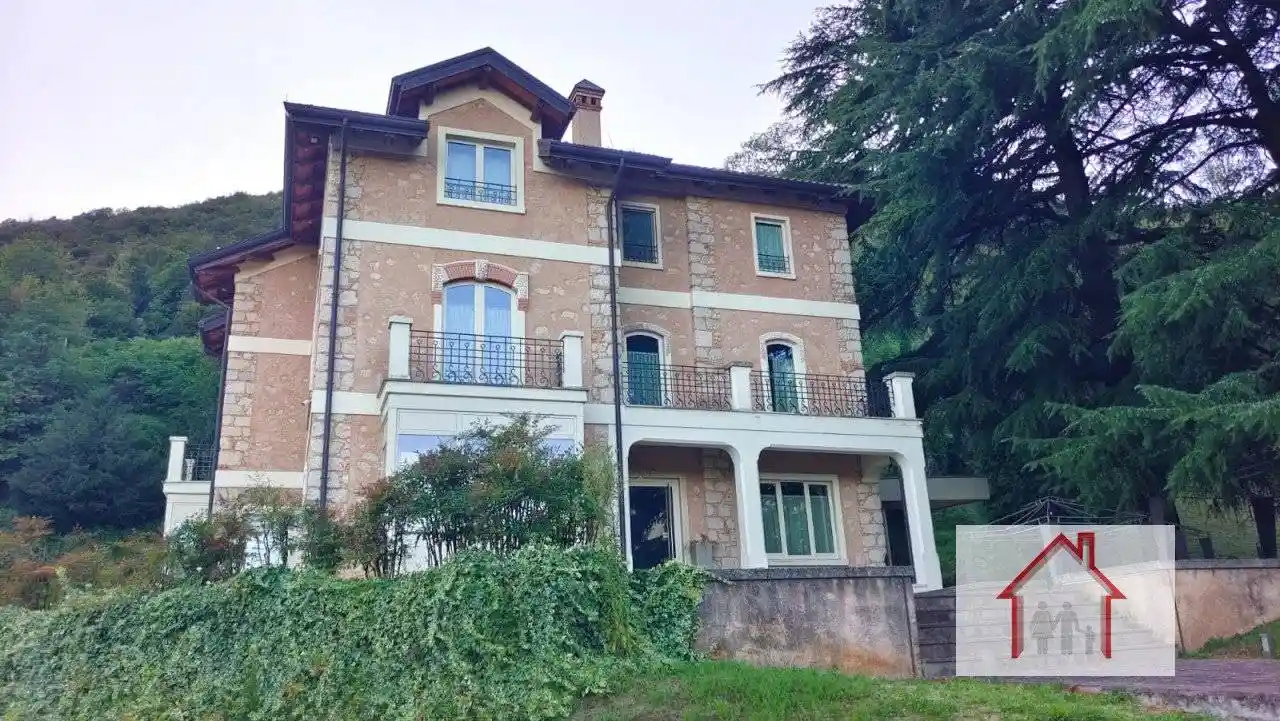 Villa in vendita a Piovene Rocchette
