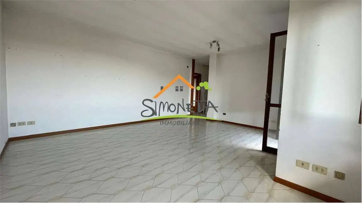 Trilocale buono stato, secondo piano, Centro, Bellinzago Novarese - foto 3