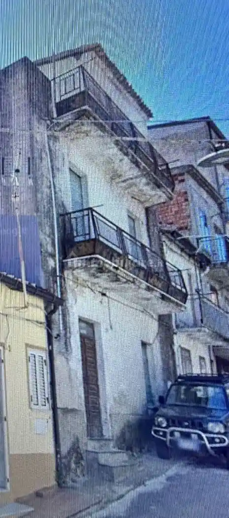 Palazzo - Edificio in vendita a Cotronei