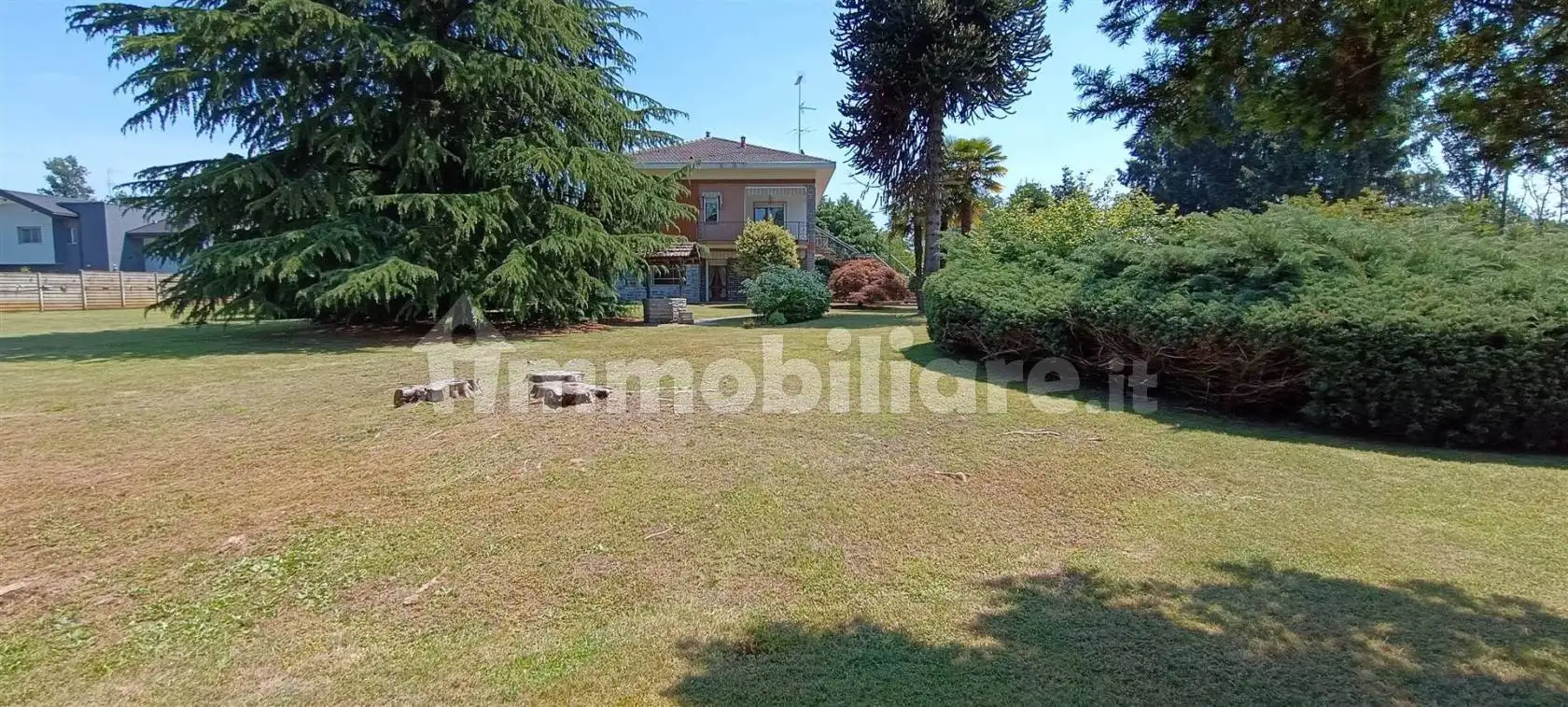 Villa in vendita a Fontaneto d'Agogna