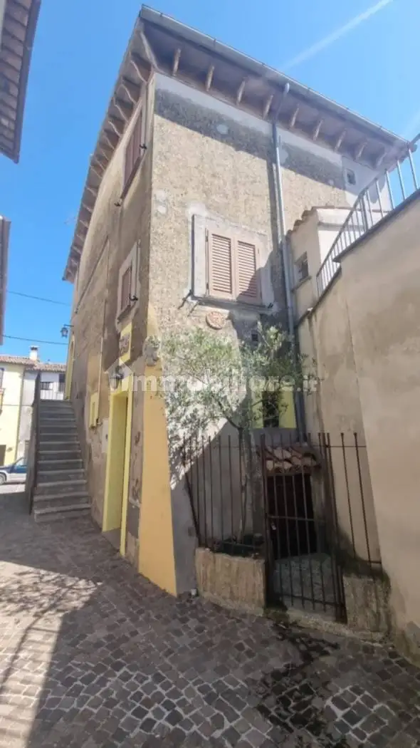 Casa indipendente in vendita a Montecastrilli