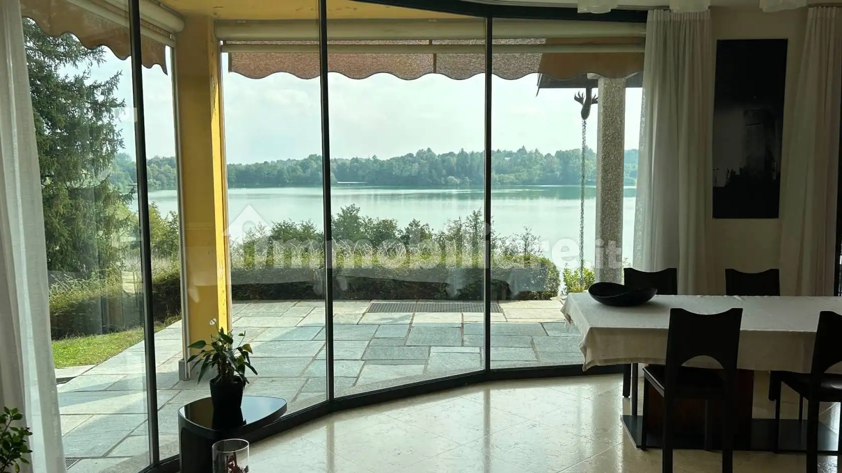 Villa in vendita a Montorfano