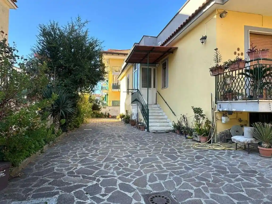 Villa bifamiliare via Carlo Levi 5, Madonna delle Grazie, Giugliano in Campania - foto 2
