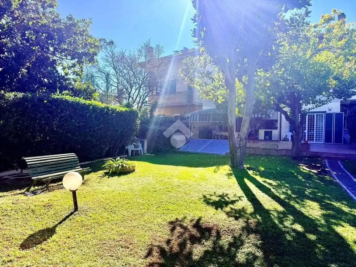 Villa plurifamiliare via Stesicoro, Axa, Roma - foto 3