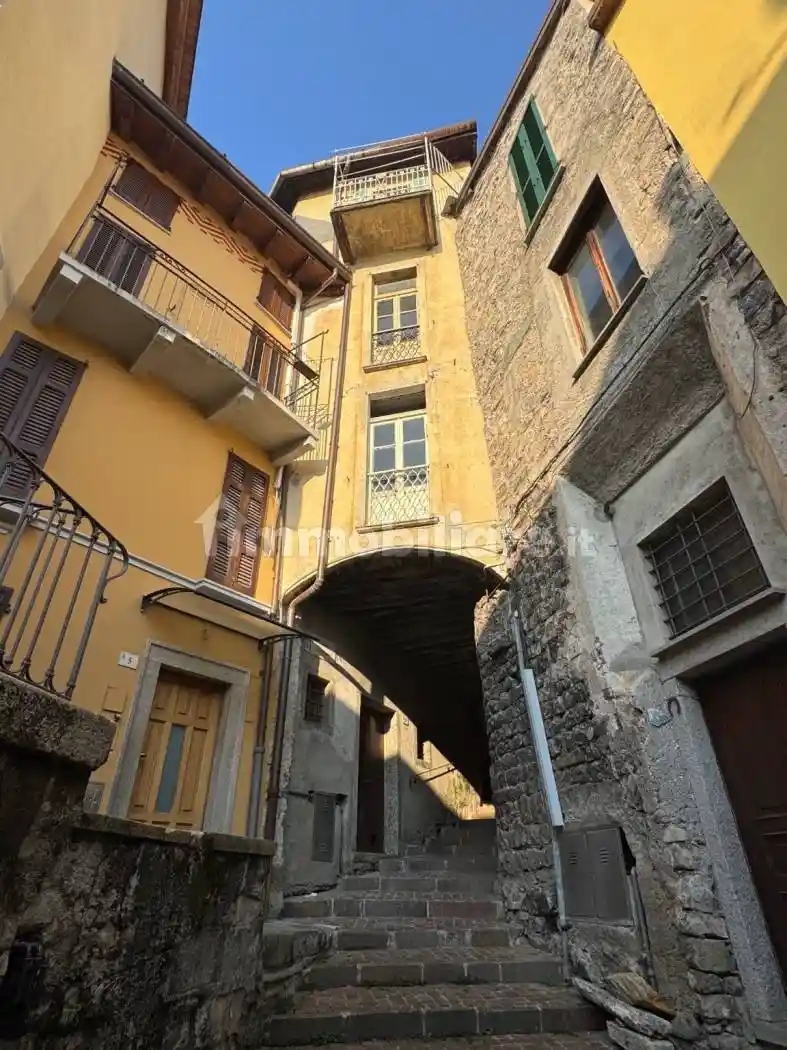 Palazzo - Edificio in vendita a Argegno